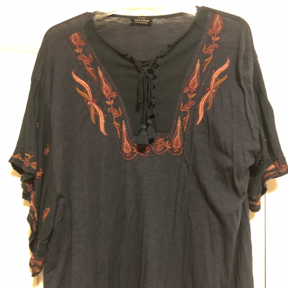 Beautiful 3x lucky brand top